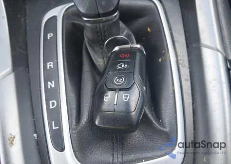 2013 Ford Fusion Energi Titanium z USA, uszkodzony, nr VIN 3FA6P0SU0DR239890